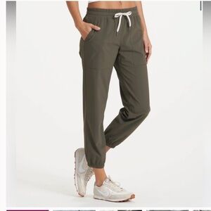 Like New Vuori Miles Jogger Small